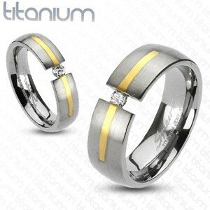 Titánium ezüst gyűrű - arany vonal, cirkónia - Nagyság: 57